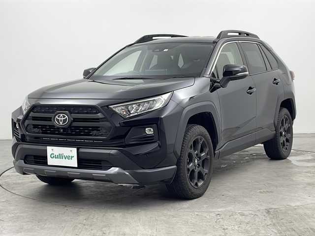 トヨタ ＲＡＶ４ アドベンチャー オフロードPKG 三重県 2022(令4)年 2.4万km アティチュードブラックマイカ 禁煙車/純正9型DAナビ/・AppleCarplay・AndroidAuto・AM・FM・BT/トヨタセーフティセンス/・レーントレーシングアシスト/・オートマチックハイビーム/・プリクラッシュセーフティ/・クリアランスソナー/・レーダークルーズコントロール/・ロードサインアシスト/・パーキングサポートブレーキ/・リヤクロストラフィックアラート/・パノラミックビューモニター/・ブラインドスポットモニター/デジタルインナーミラー/前席シートヒーター・エアシート/運転席メモリー付きパワーシート/ステアリングヒーター/LEDヘッドライト/電動パーキングブレーキ/純正18インチアルミ/ビルトインETC/取扱説明書/スペアキー