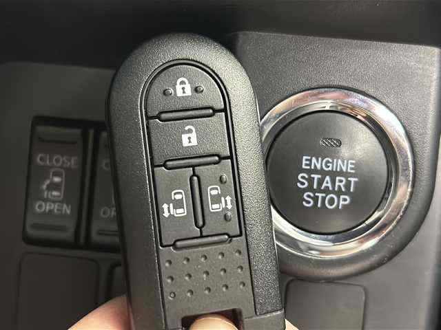 トヨタ ルーミー カスタムG 愛知県 2020(令2)年 4.4万km レーザーブルークリスタルシャイン 純正9インチナビ/・フルセグTV/・Bluetooth/・バックカメラ/ビルトインETC/前後ドライブレコーダー/衝突軽減ブレーキ/両側パワースライドドア/コーナーセンサー/クルーズコントロール/LED/オートライト/アイドリングストップ/ステアリングスイッチ