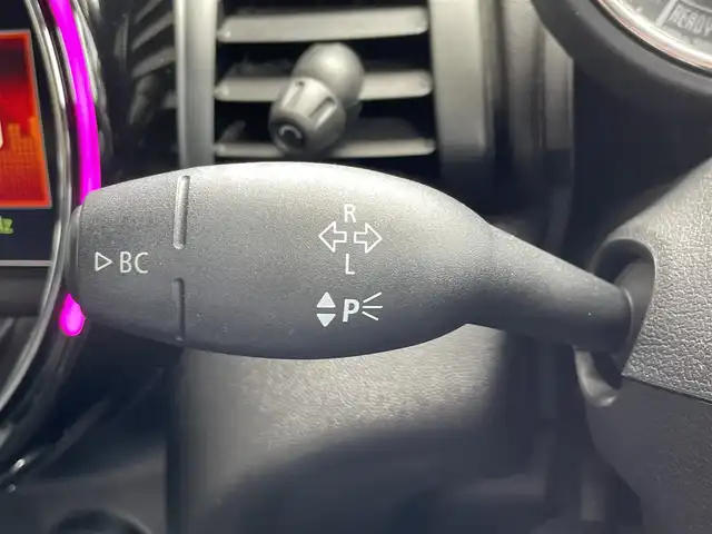 ＭＩＮＩ ミニ ヴィクトリア 高知県 2019(令1)年 4.4万km 黒 純正ナビ　/バックカメラ　/ＥＴＣ　/ＣＤ／ＤＶＤデッキ　/ＬＥＤヘッドライト　/革巻きステアリング　/純正アルミホイール　/ワンオーナー　/ドライビングアシスト　/ＬＥＤコンビネーションランプ　/クルーズコントロール