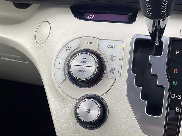 トヨタ シエンタ G 新潟県 2016(平28)年 2万km ブラックマイカ 純正ナビ【NSCP-W64】/ワンセグＴＶ/Bluetooth接続/ビルトインＥＴＣ/スマートキー/セーフティセンスC/オートマチックハイビーム/レーンキープ/両側パワースライド/横滑り防止/革巻きステアリングホイール/ステアリングスイッチ/スペアキ―1本
