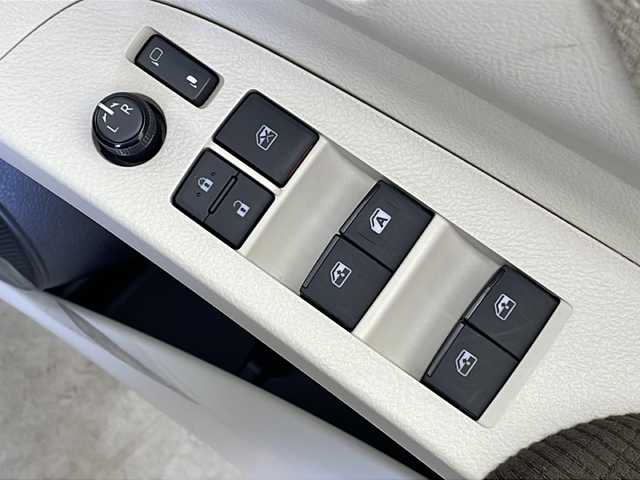 トヨタ シエンタ G 新潟県 2016(平28)年 2万km ブラックマイカ 純正ナビ【NSCP-W64】/ワンセグＴＶ/Bluetooth接続/ビルトインＥＴＣ/スマートキー/セーフティセンスC/オートマチックハイビーム/レーンキープ/両側パワースライド/横滑り防止/革巻きステアリングホイール/ステアリングスイッチ/スペアキ―1本