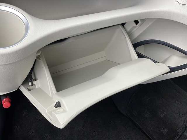 トヨタ シエンタ G 新潟県 2016(平28)年 2万km ブラックマイカ 純正ナビ【NSCP-W64】/ワンセグＴＶ/Bluetooth接続/ビルトインＥＴＣ/スマートキー/セーフティセンスC/オートマチックハイビーム/レーンキープ/両側パワースライド/横滑り防止/革巻きステアリングホイール/ステアリングスイッチ/スペアキ―1本