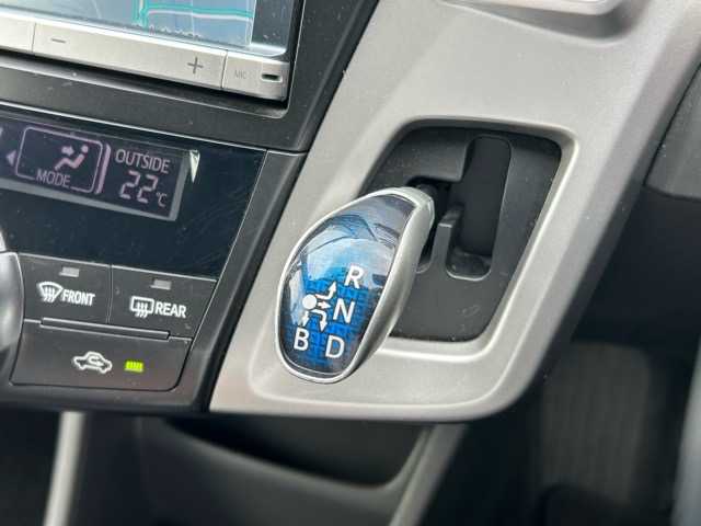 トヨタ プリウス α S ツーリングセレクション 千葉県 2013(平25)年 5.9万km シルバーM モデリスタエアロ　/純正ＨＤＤナビ　/フルセグＴＶ　/バックカメラ　/Ｂｌｕｅｔｏｏｔｈ接続　/ＣＤ／ＤＶＤ再生　/ビルトインＥＴＣ　/純正フロアマット　/純正１７インチアルミホイール/横滑り防止装置
