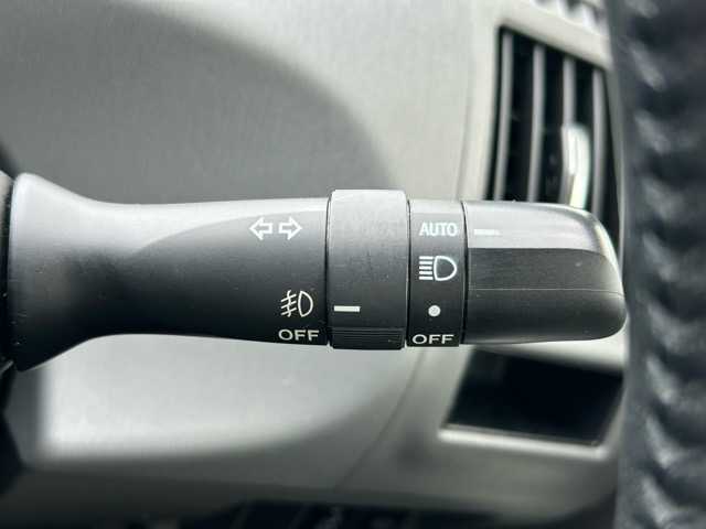 トヨタ プリウス α S ツーリングセレクション 千葉県 2013(平25)年 5.9万km シルバーM モデリスタエアロ　/純正ＨＤＤナビ　/フルセグＴＶ　/バックカメラ　/Ｂｌｕｅｔｏｏｔｈ接続　/ＣＤ／ＤＶＤ再生　/ビルトインＥＴＣ　/純正フロアマット　/純正１７インチアルミホイール/横滑り防止装置