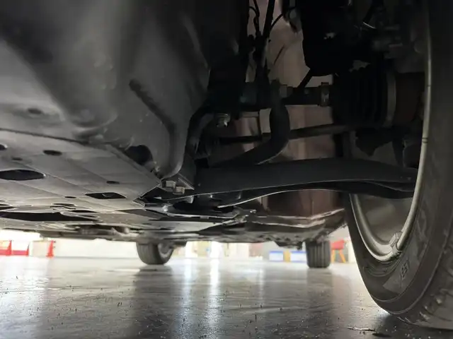 ホンダ フィット e:HEV RS 三重県 2023(令5)年 4.6万km プレミアムクリスタルレッドM e:HEV（ハイブリッド）/FF/MTモード付フロアCVT/純正 9インチナビ VXU-235FTi/（CD/DVD/FM/AM/TV/Music Rack/SD/USB/Bluetooth/AUX）/バックカメラ/ドライブレコーダー 前後/ビルトイン ETC/Honda SENSING/・衝突軽減ブレーキ［CMBS］/・車線維持支援システム［LKAS］/・アダプティブクルーズコントロール［ACC］/・路外逸脱抑制機能/・先行車発進お知らせ機能/・標識認識機能/・踏み間違い衝突軽減システム/・パーキングセンサーシステム（前後）/・オートハイビーム機能/装備/・ハーフレザーシート/・パドルシフト/・オートエアコン/・オートライト/・LEDヘッドライト/・電子パーキングブレーキ/・ブレーキホールド機能/・ステアリングスイッチ/・プッシュスタート/・USBジャック（充電x2、入力x1）/・後席チップアップ機能/・電動格納ドアミラー/・革巻きステアリング（ゴールドステッチ入）/・純正 16inAW/・保/取/ナビ取/・スマートキーx2