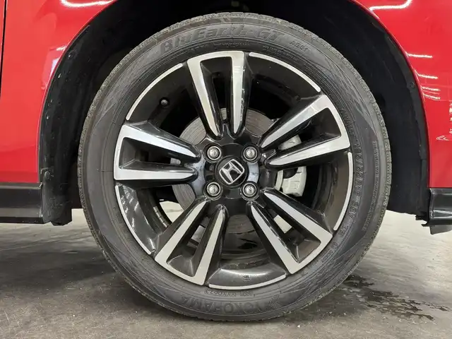 ホンダ フィット e:HEV RS 三重県 2023(令5)年 4.6万km プレミアムクリスタルレッドM e:HEV（ハイブリッド）/FF/MTモード付フロアCVT/純正 9インチナビ VXU-235FTi/（CD/DVD/FM/AM/TV/Music Rack/SD/USB/Bluetooth/AUX）/バックカメラ/ドライブレコーダー 前後/ビルトイン ETC/Honda SENSING/・衝突軽減ブレーキ［CMBS］/・車線維持支援システム［LKAS］/・アダプティブクルーズコントロール［ACC］/・路外逸脱抑制機能/・先行車発進お知らせ機能/・標識認識機能/・踏み間違い衝突軽減システム/・パーキングセンサーシステム（前後）/・オートハイビーム機能/装備/・ハーフレザーシート/・パドルシフト/・オートエアコン/・オートライト/・LEDヘッドライト/・電子パーキングブレーキ/・ブレーキホールド機能/・ステアリングスイッチ/・プッシュスタート/・USBジャック（充電x2、入力x1）/・後席チップアップ機能/・電動格納ドアミラー/・革巻きステアリング（ゴールドステッチ入）/・純正 16inAW/・保/取/ナビ取/・スマートキーx2