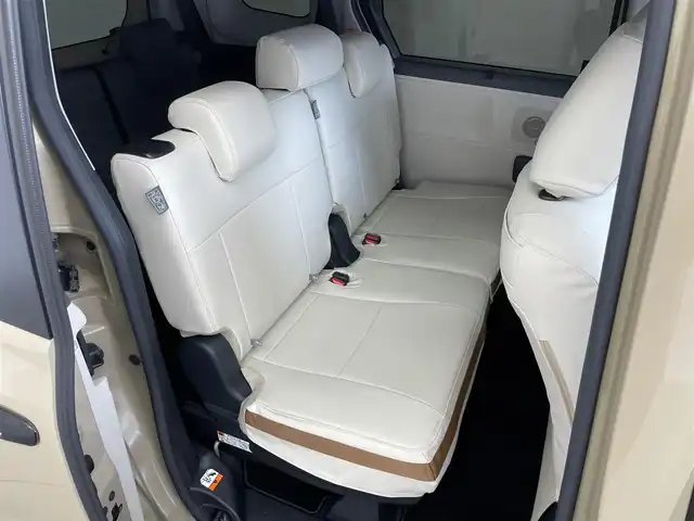 トヨタ シエンタ ハイブリッド Z 埼玉県 2022(令4)年 0.8万km ベージュ 純正１０．５インチディスプレイオーディオナビ　パノラミックビューモニター　ＢＳＭ　ＥＴＣ　モデリスタアルミホイール　シートヒーター　ステアリングヒーター　ＤＶＤ　ＴＶ　ＡＣ１００Ｖ　社外ツィーター