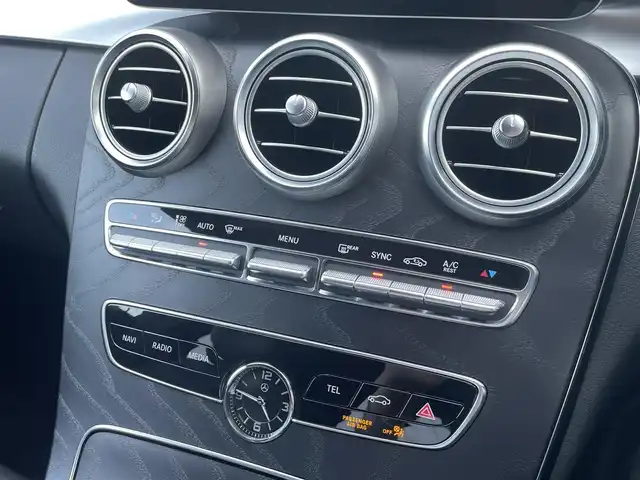 メルセデス・ベンツ Ｃ２２０ｄ ステーションワゴン アバンギャルドAMGライン 埼玉県 2018(平30)年 4.6万km ポーラホワイト 黒レザーシート/ドライビングパッケージ/アダプティブクルーズコントロール/純正HDDナビ/(Bluetooth/USB/フルセグ)/バックカメラ/Ａｐｐｌｅ　Ｃａｒ　Ｐｌａｙ/ブラインドスポットモニター/パークアシスト/アンビエントライト/ETC