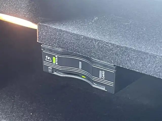 メルセデス・ベンツ Ｃ２２０ｄ ステーションワゴン アバンギャルドAMGライン 埼玉県 2018(平30)年 4.6万km ポーラホワイト 黒レザーシート/ドライビングパッケージ/アダプティブクルーズコントロール/純正HDDナビ/(Bluetooth/USB/フルセグ)/バックカメラ/Ａｐｐｌｅ　Ｃａｒ　Ｐｌａｙ/ブラインドスポットモニター/パークアシスト/アンビエントライト/ETC