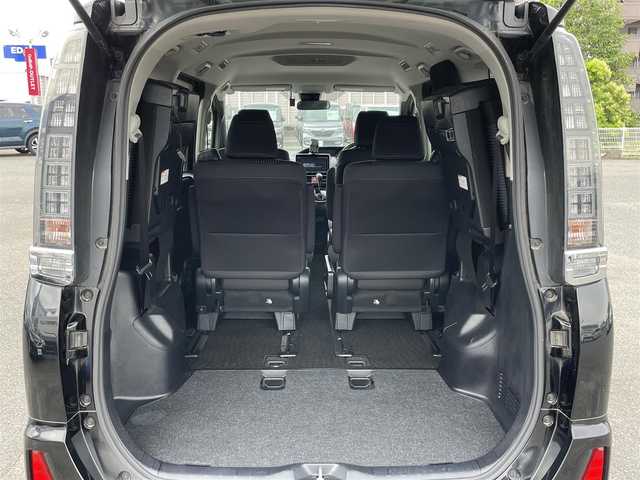 トヨタ ヴォクシー ZS 山口県 2017(平29)年 3.8万km ブラック 9型SDナビ フルセグTV CD DVD BT/バックカメラ/パワースライドドア/衝突被害軽減ブレーキ/レーンアシスト/オートマチックハイビーム/LEDオートヘッドライト/フォグライト/スマートキー/ドラレコ/ビルトインETC/禁煙車