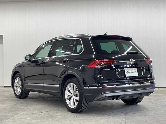 フォルクスワーゲン ティグアン TSI ハイライン 長崎県 2018(平30)年 7.2万km ディープブラックパールエフェクト 純正ナビ/・フルセグ/・DVD/・Bluetooth/全方位モニター/電動リアゲート/純正18インチアルミ/ヘッドアップディスプレイ/LEDヘッドライト/全席シートヒーター/ETC