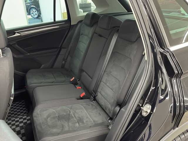 フォルクスワーゲン ティグアン TSI ハイライン 長崎県 2018(平30)年 7.2万km ディープブラックパールエフェクト 純正ナビ/・フルセグ/・DVD/・Bluetooth/全方位モニター/電動リアゲート/純正18インチアルミ/ヘッドアップディスプレイ/LEDヘッドライト/全席シートヒーター/ETC