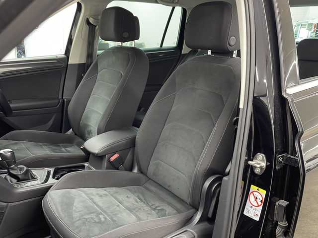 フォルクスワーゲン ティグアン TSI ハイライン 長崎県 2018(平30)年 7.2万km ディープブラックパールエフェクト 純正ナビ/・フルセグ/・DVD/・Bluetooth/全方位モニター/電動リアゲート/純正18インチアルミ/ヘッドアップディスプレイ/LEDヘッドライト/全席シートヒーター/ETC