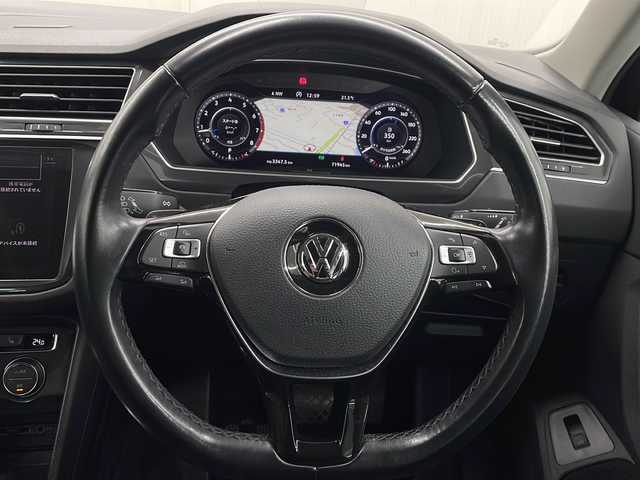 フォルクスワーゲン ティグアン TSI ハイライン 長崎県 2018(平30)年 7.2万km ディープブラックパールエフェクト 純正ナビ/・フルセグ/・DVD/・Bluetooth/全方位モニター/電動リアゲート/純正18インチアルミ/ヘッドアップディスプレイ/LEDヘッドライト/全席シートヒーター/ETC