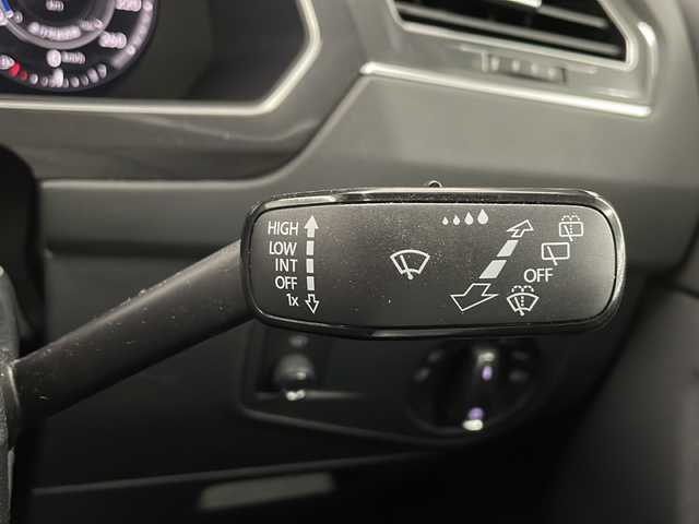 フォルクスワーゲン ティグアン TSI ハイライン 長崎県 2018(平30)年 7.2万km ディープブラックパールエフェクト 純正ナビ/・フルセグ/・DVD/・Bluetooth/全方位モニター/電動リアゲート/純正18インチアルミ/ヘッドアップディスプレイ/LEDヘッドライト/全席シートヒーター/ETC