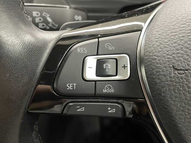 フォルクスワーゲン ティグアン TSI ハイライン 長崎県 2018(平30)年 7.2万km ディープブラックパールエフェクト 純正ナビ/・フルセグ/・DVD/・Bluetooth/全方位モニター/電動リアゲート/純正18インチアルミ/ヘッドアップディスプレイ/LEDヘッドライト/全席シートヒーター/ETC