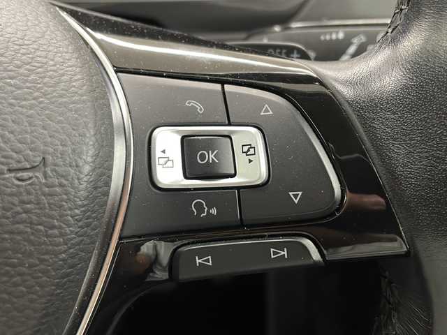 フォルクスワーゲン ティグアン TSI ハイライン 長崎県 2018(平30)年 7.2万km ディープブラックパールエフェクト 純正ナビ/・フルセグ/・DVD/・Bluetooth/全方位モニター/電動リアゲート/純正18インチアルミ/ヘッドアップディスプレイ/LEDヘッドライト/全席シートヒーター/ETC