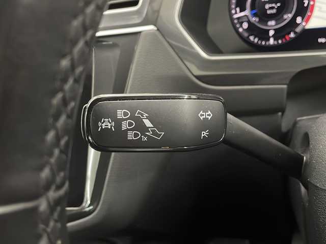 フォルクスワーゲン ティグアン TSI ハイライン 長崎県 2018(平30)年 7.2万km ディープブラックパールエフェクト 純正ナビ/・フルセグ/・DVD/・Bluetooth/全方位モニター/電動リアゲート/純正18インチアルミ/ヘッドアップディスプレイ/LEDヘッドライト/全席シートヒーター/ETC