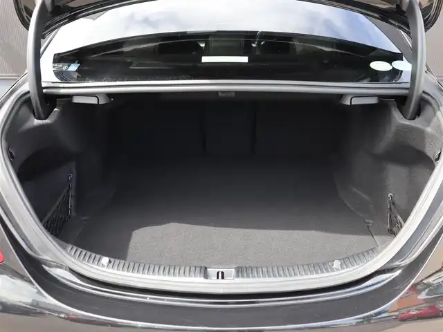 メルセデス・ベンツ Ｃ２００ 4マチック AVG AMGライン 長野県 2017(平29)年 5.4万km オブシディアンブラック レーダーセーフティＰＫＧ/黒革シート　/純正ナビＴＶ　/バックカメラ　/ディストロニック　/衝突軽減ブレーキ　/ＬＫＡ　/ＢＳＭ　/パワーシート／ヒーター　/エアサス　/キーレスゴー　/ＬＥＤライト　/純正１８ＡＷ