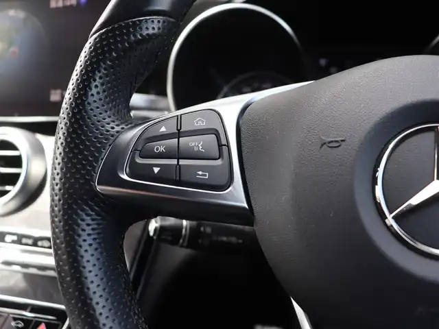 メルセデス・ベンツ Ｃ２００ 4マチック AVG AMGライン 長野県 2017(平29)年 5.4万km オブシディアンブラック レーダーセーフティＰＫＧ/黒革シート　/純正ナビＴＶ　/バックカメラ　/ディストロニック　/衝突軽減ブレーキ　/ＬＫＡ　/ＢＳＭ　/パワーシート／ヒーター　/エアサス　/キーレスゴー　/ＬＥＤライト　/純正１８ＡＷ