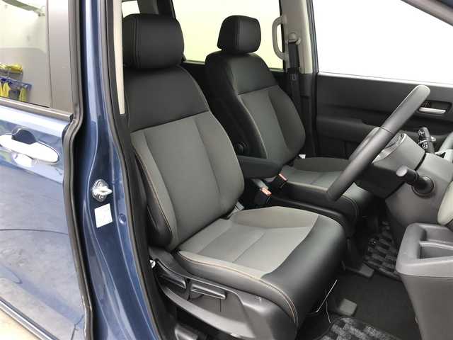 ホンダ フリード クロスター 愛知県 2025(令7)年 0.2万km 紺 純正9インチディスプレイオーディオ/バックカメラ/Bluetooth/ホンダセンシング/衝突被害軽減システム/クルーズコントロール/コーナーセンサー/横滑り防止装置/ブラインドスポットモニター/オートライト/オートマチックハイビーム/LEDヘッドライト/LEDフォグランプ/両側パワースライドドア/純正AW/社外フロアマット/プッシュスタート/スマートキー/スペアキー
