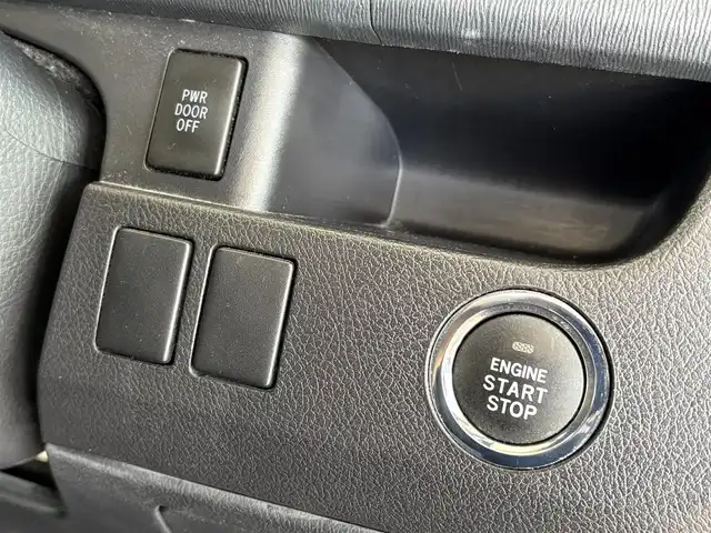 トヨタ ヴォクシー ZS 煌Z 愛知県 2013(平25)年 7.9万km ブラック Bluetooth/HDDナビ/フルセグテレビ/DVD再生/バックカメラ/プッシュスタート/両側パワースライドドア/ビルトインETC/ドアバイザー/ウィンカーミラー/ハーフレザー/純正フロアマット/7人乗り/前方ドライブレコーダー/スペアキー/スマートキー