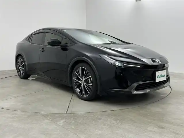 トヨタ プリウス G 愛知県 2023(令5)年 2万km アティチュードブラックマイカ トヨタセーフティ/　・プリクラッシュセーフティ/　・レーントレーシングアシスト/　・レーンディパーチャーアラート/　・レーダークルーズコントロール/　・オートマチックハイビーム/　・ロードサインアシスト/　・ドライバー異常時対応システム/　・プロアクティブドライビングアシスト/　・発進遅れ告知機能/純正ナビ/（Bluetooth/フルセグTV/Apple CarPlay）/全方位カメラ/ドライブレコーダー/ETC2.0/ブラインドスポットモニター/レーダー探知機/シートヒーター/純正AW/テレビキャンセラー/純正LEDライト/オートライト/スマートキー/ステアリングリモコン/電子パーキング/オートホールド/スペアタイヤ/ドアバイザー