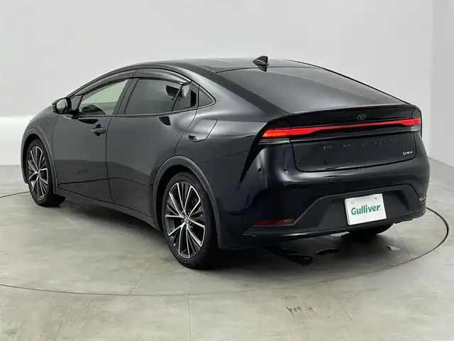 トヨタ プリウス G 愛知県 2023(令5)年 2万km アティチュードブラックマイカ トヨタセーフティ/　・プリクラッシュセーフティ/　・レーントレーシングアシスト/　・レーンディパーチャーアラート/　・レーダークルーズコントロール/　・オートマチックハイビーム/　・ロードサインアシスト/　・ドライバー異常時対応システム/　・プロアクティブドライビングアシスト/　・発進遅れ告知機能/純正ナビ/（Bluetooth/フルセグTV/Apple CarPlay）/全方位カメラ/ドライブレコーダー/ETC2.0/ブラインドスポットモニター/レーダー探知機/シートヒーター/純正AW/テレビキャンセラー/純正LEDライト/オートライト/スマートキー/ステアリングリモコン/電子パーキング/オートホールド/スペアタイヤ/ドアバイザー