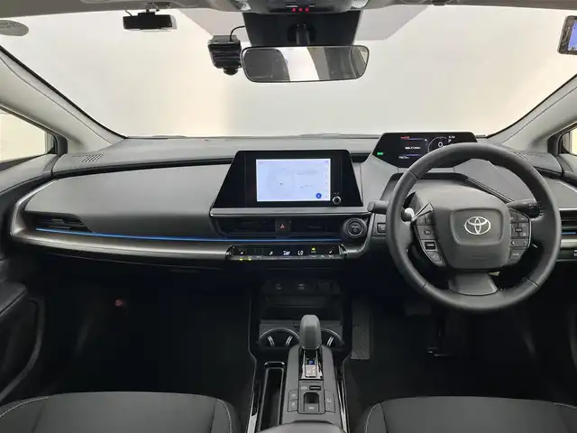 トヨタ プリウス G 愛知県 2023(令5)年 2万km アティチュードブラックマイカ トヨタセーフティ/　・プリクラッシュセーフティ/　・レーントレーシングアシスト/　・レーンディパーチャーアラート/　・レーダークルーズコントロール/　・オートマチックハイビーム/　・ロードサインアシスト/　・ドライバー異常時対応システム/　・プロアクティブドライビングアシスト/　・発進遅れ告知機能/純正ナビ/（Bluetooth/フルセグTV/Apple CarPlay）/全方位カメラ/ドライブレコーダー/ETC2.0/ブラインドスポットモニター/レーダー探知機/シートヒーター/純正AW/テレビキャンセラー/純正LEDライト/オートライト/スマートキー/ステアリングリモコン/電子パーキング/オートホールド/スペアタイヤ/ドアバイザー