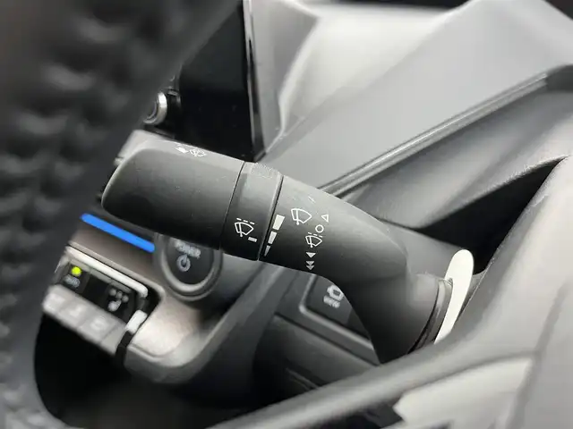 トヨタ プリウス G 愛知県 2023(令5)年 2万km アティチュードブラックマイカ トヨタセーフティ/　・プリクラッシュセーフティ/　・レーントレーシングアシスト/　・レーンディパーチャーアラート/　・レーダークルーズコントロール/　・オートマチックハイビーム/　・ロードサインアシスト/　・ドライバー異常時対応システム/　・プロアクティブドライビングアシスト/　・発進遅れ告知機能/純正ナビ/（Bluetooth/フルセグTV/Apple CarPlay）/全方位カメラ/ドライブレコーダー/ETC2.0/ブラインドスポットモニター/レーダー探知機/シートヒーター/純正AW/テレビキャンセラー/純正LEDライト/オートライト/スマートキー/ステアリングリモコン/電子パーキング/オートホールド/スペアタイヤ/ドアバイザー