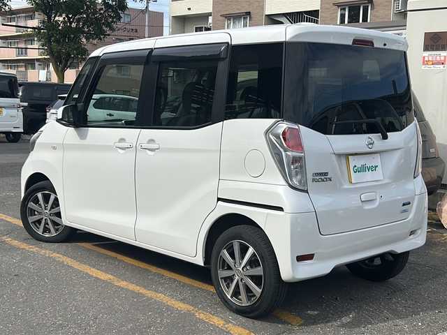 日産 デイズ ルークス X 道東・釧路十勝 2014(平26)年 6.4万km ホワイトパール 4WD/純正CDオーディオ/片側パワースライドドア/アラウンドビューモニター/アイドリングストップ/シートヒーター/運転席シートリフター/ヘッドライトレベライザー/電動格納ミラー/純正ドアバイザー/純正フロアマット/純正エンジンスターター/スマートキー/エンジンプッシュスタート/スペアキー/社外14インチアルミホイール