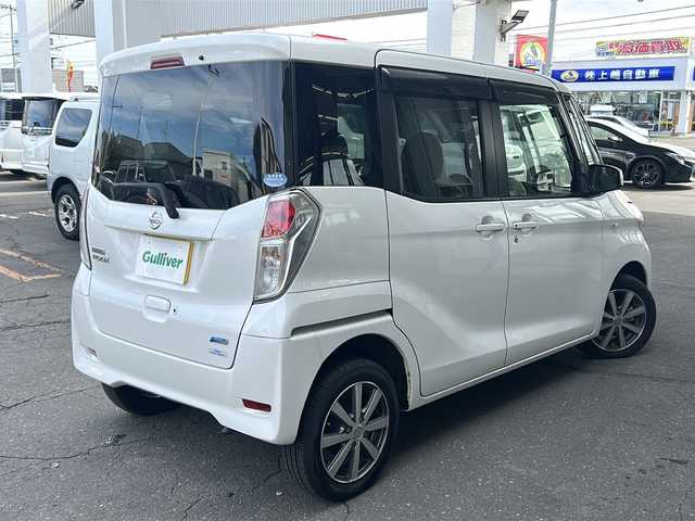 日産 デイズ ルークス X 道東・釧路十勝 2014(平26)年 6.4万km ホワイトパール 4WD/純正CDオーディオ/片側パワースライドドア/アラウンドビューモニター/アイドリングストップ/シートヒーター/運転席シートリフター/ヘッドライトレベライザー/電動格納ミラー/純正ドアバイザー/純正フロアマット/純正エンジンスターター/スマートキー/エンジンプッシュスタート/スペアキー/社外14インチアルミホイール