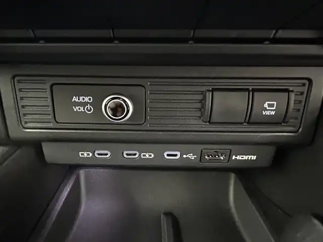 トヨタ ランドクルーザー ２５０ VX 熊本県 2024(令6)年 1.2万km プラチナホワイトパールマイカ サンルーフ　/純正12.3インチディスプレイオーディオ（ApplCarPlay・AndroidAuto・BT・フルセグ・HDMI）/純正前後ドライブレコーダー　/全周囲カメラ　/ビルトインＥＴＣ２．０　/トヨタセーフティーセンス/・アダブティブクルーズコントロール/・レーンディパーチャーアラート/・ブラインドスポットモニター/・プリクラッシュセーフティ/・プロアクティブドライビングアシスト/・リアクロストラフィックアラート/・安心降車アシスト/・後方車両接近通報装置/・周辺車両停止時サポート/パワーバックドア/前後クリアランスソナー　/前席シートヒーター　/前席エアーシート　/運転席パワーシート　/電動パーキングブレーキ/ブレーキホールド/デジタルインナーミラー/純正フロアマット/純正１８インチAW/オートライト/オートマチックハイビーム/LEDヘッドライト/スマートキー/プッシュスタート/保証書/取扱説明書