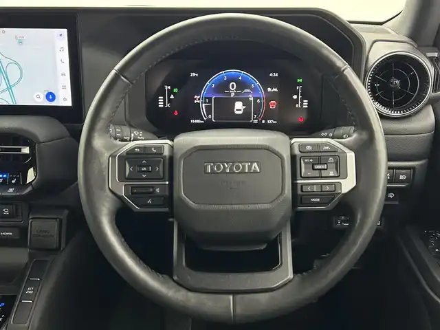 トヨタ ランドクルーザー ２５０ VX 熊本県 2024(令6)年 1.2万km プラチナホワイトパールマイカ サンルーフ　/純正12.3インチディスプレイオーディオ（ApplCarPlay・AndroidAuto・BT・フルセグ・HDMI）/純正前後ドライブレコーダー　/全周囲カメラ　/ビルトインＥＴＣ２．０　/トヨタセーフティーセンス/・アダブティブクルーズコントロール/・レーンディパーチャーアラート/・ブラインドスポットモニター/・プリクラッシュセーフティ/・プロアクティブドライビングアシスト/・リアクロストラフィックアラート/・安心降車アシスト/・後方車両接近通報装置/・周辺車両停止時サポート/パワーバックドア/前後クリアランスソナー　/前席シートヒーター　/前席エアーシート　/運転席パワーシート　/電動パーキングブレーキ/ブレーキホールド/デジタルインナーミラー/純正フロアマット/純正１８インチAW/オートライト/オートマチックハイビーム/LEDヘッドライト/スマートキー/プッシュスタート/保証書/取扱説明書