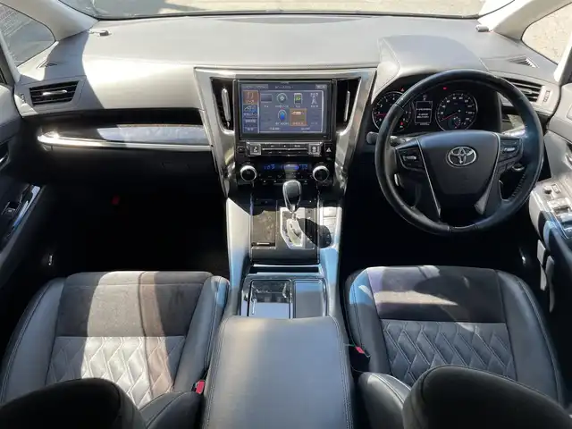 トヨタ アルファード S Cパッケージ 滋賀県 2015(平27)年 5.6万km ブラック ALPINE製10インチナビ/【Bluetooth/CD/DVD/SD/フルセグTV】/ALPINE製フリップダウンモニター/バックカメラ/両側電動スライドドア/ハーフレザーシート /D/N席パワーシート/二列目パワーリクライニング/N席/二列目パワーオットマン/レーダークルーズコントロール/LEDヘッドライト/オートライト/オートマチックハイビーム/前後コーナーセンサー/ビルトインETC/パワーバックドア/プッシュスタート/スマートキー/ステアリングリモコン/後席サンシェード