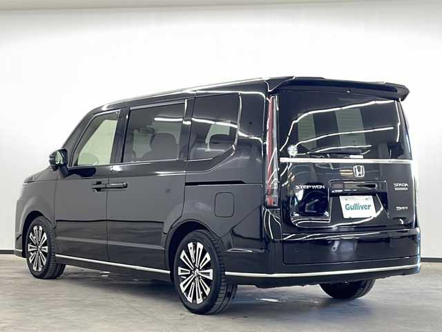 ホンダ ステップワゴン スパーダ eHEV プレミアムライン 長崎県 2022(令4)年 7.5万km クリスタルブラックパール 純正11.4インチメモリナビ/（フルセグ/CD/DVD/Bluetooth/AppleCarplay/AndroidAuto）/マルチビューカメラシステム/ブラインドスポットインフォメーション/Honda SENSING/アダプティブドライビングビーム/パワーテールゲート(メモリー機能付)/2列目オットマン/運転席＆助手席シートヒーター/2列目シートヒーター/トリプルゾーンコントロール・フルオートエアコンディショナー/コンビシート/純正17インチアルミホイール/純正フロアマット/純正LEDヘッドライト/パドルシフト/ETC/減速セレクター/全列USBチャージャー