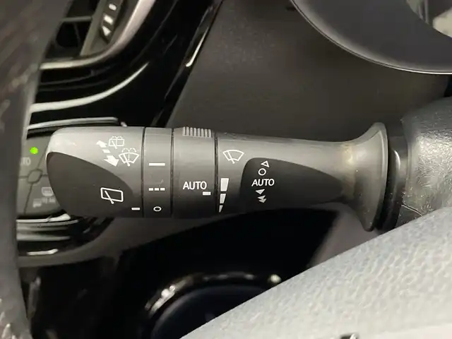 トヨタ Ｃ－ＨＲ G LEDエディション 鹿児島県 2018(平30)年 6.7万km ブラックマイカ 純正SDナビ/（AM/FM/CD/DVD/Bluetooth）/フルセグテレビ/モデリスタエアロ/トヨタセーフティセンス/レーダークルーズコントロール/シートヒーター/ETC/ハーフレザーシート/オートライト/オートハイビーム/ドライブレコーダー/純正AW18インチ/オートブレーキホールド/LEDヘッドライト/純正フロアマット/オートエアコン