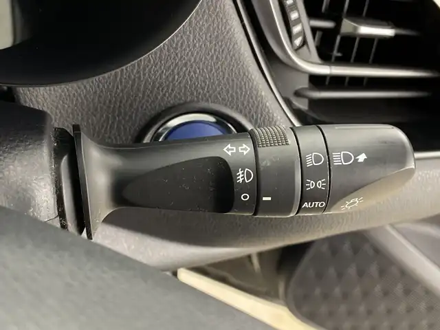 トヨタ Ｃ－ＨＲ G LEDエディション 鹿児島県 2018(平30)年 6.7万km ブラックマイカ 純正SDナビ/（AM/FM/CD/DVD/Bluetooth）/フルセグテレビ/モデリスタエアロ/トヨタセーフティセンス/レーダークルーズコントロール/シートヒーター/ETC/ハーフレザーシート/オートライト/オートハイビーム/ドライブレコーダー/純正AW18インチ/オートブレーキホールド/LEDヘッドライト/純正フロアマット/オートエアコン