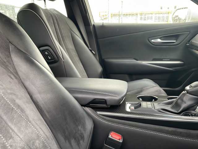 トヨタ クラウン ハイブリッド RS アドバンス Four 道北・旭川 2018(平30)年 8.2万km ホワイトパールクリスタルシャイン /4WD//寒冷地仕様//禁煙車//純正メモリナビ//CD/DVD/BD/SD/MSV/BT/AUX/USB/フルセグ//パノラミックビューモニター//トヨタセーフティセンス//PCS/ACC/LTA/BSM/RCTA/PCD/PKSB/RSA//クリアランスソナー//パーキングアシスト//パドルシフト//オートハイビーム//オートライト//LEDヘッドライト//フォグライト//ヘッドライトウォッシャー//オートリトラミラー//オートワイパー//運転席メモリシート//パワーシート//シートヒーター//ステアリングヒーター//ミラーヒーター//フロントデアイサー//ドライブレコーダー//ビルトインETC2.0//GPSレーダー//純正エンジンスターター//純正フロアマット//AW冬タイヤ積込