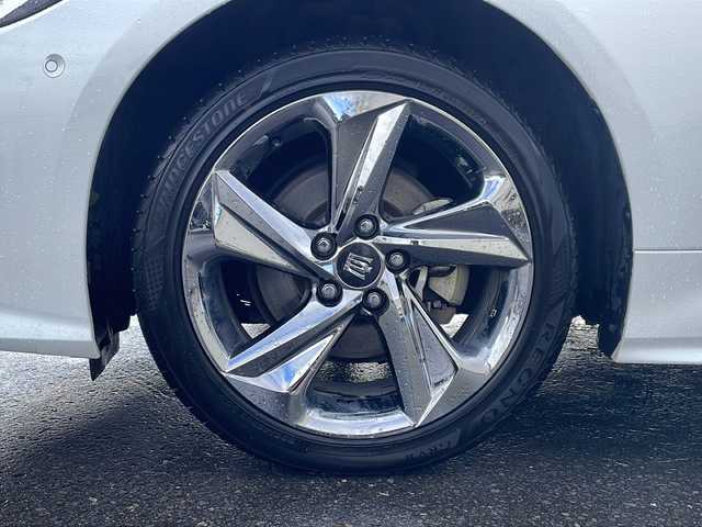 トヨタ クラウン ハイブリッド RS アドバンス Four 道北・旭川 2018(平30)年 8.2万km ホワイトパールクリスタルシャイン /4WD//寒冷地仕様//禁煙車//純正メモリナビ//CD/DVD/BD/SD/MSV/BT/AUX/USB/フルセグ//パノラミックビューモニター//トヨタセーフティセンス//PCS/ACC/LTA/BSM/RCTA/PCD/PKSB/RSA//クリアランスソナー//パーキングアシスト//パドルシフト//オートハイビーム//オートライト//LEDヘッドライト//フォグライト//ヘッドライトウォッシャー//オートリトラミラー//オートワイパー//運転席メモリシート//パワーシート//シートヒーター//ステアリングヒーター//ミラーヒーター//フロントデアイサー//ドライブレコーダー//ビルトインETC2.0//GPSレーダー//純正エンジンスターター//純正フロアマット//AW冬タイヤ積込