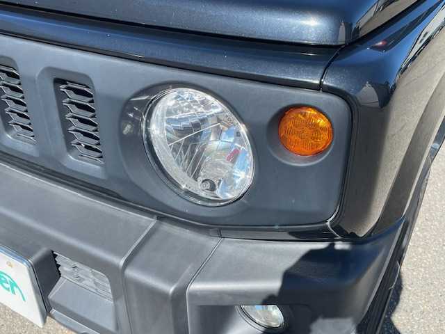 スズキ ジムニー XL 福井県 2018(平30)年 3.3万km ブルーイッシュブラックパール3 登録時走行距離３２５６０ｋｍ/４WD/ターボ/背面タイヤ/プリクラッシュセーフティ/レーンキープアシスト/純正メモリナビゲーション/（CD/DVD/BT）/フルセグ/バックカメラ/ETC(ビルトイン)/シートヒーター/ライトレベライザー/ドアバイザー/電動格納ミラー/スマートキー/プッシュスタート/保証書/取扱説明書