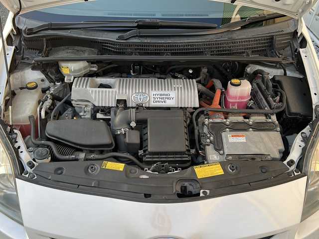 トヨタ プリウス S ツーリングセレクション 福岡県 2010(平22)年 5.4万km ホワイトパールクリスタルシャイン 純正ナビ/（AM/FM/CD/DVD/HDD/BT/ワンセグ）/ETC/バックカメラ/純正フロアマット/純正17インチアルミホイール/オートライト/フォグランプ/プッシュスタート/スマートキー/純正ドアバイザー/電動格納ミラー/ステアリングスイッチ/W+サイド+カーテンエアバッグ/アルミホイール付きスタッドレスタイヤ/保証書・取扱説明書・記録簿