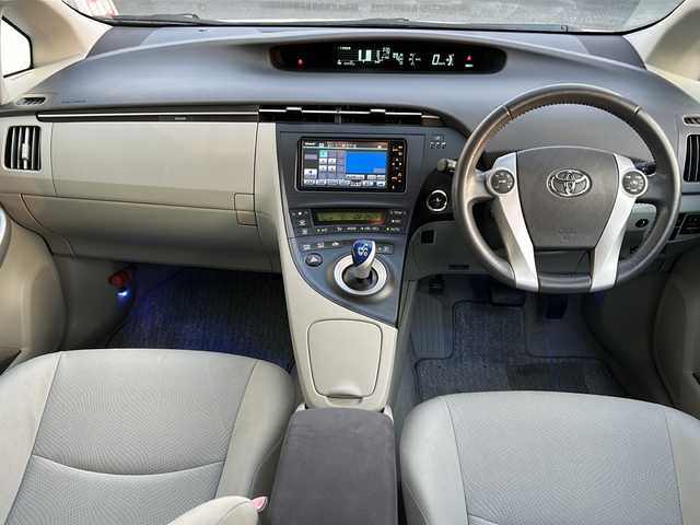 トヨタ プリウス S ツーリングセレクション 福岡県 2010(平22)年 5.4万km ホワイトパールクリスタルシャイン 純正ナビ/（AM/FM/CD/DVD/HDD/BT/ワンセグ）/ETC/バックカメラ/純正フロアマット/純正17インチアルミホイール/オートライト/フォグランプ/プッシュスタート/スマートキー/純正ドアバイザー/電動格納ミラー/ステアリングスイッチ/W+サイド+カーテンエアバッグ/アルミホイール付きスタッドレスタイヤ/保証書・取扱説明書・記録簿