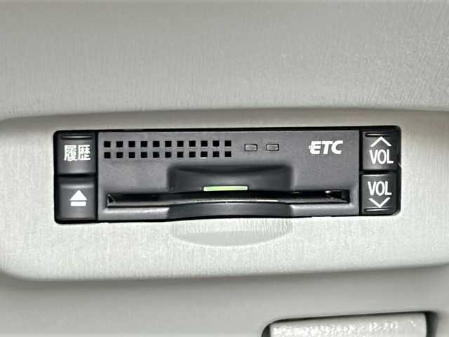 トヨタ プリウス S ツーリングセレクション 福岡県 2010(平22)年 5.4万km ホワイトパールクリスタルシャイン 純正ナビ/（AM/FM/CD/DVD/HDD/BT/ワンセグ）/ETC/バックカメラ/純正フロアマット/純正17インチアルミホイール/オートライト/フォグランプ/プッシュスタート/スマートキー/純正ドアバイザー/電動格納ミラー/ステアリングスイッチ/W+サイド+カーテンエアバッグ/アルミホイール付きスタッドレスタイヤ/保証書・取扱説明書・記録簿