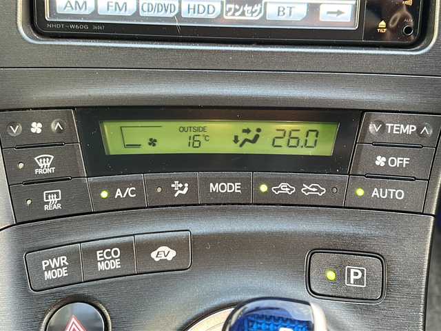 トヨタ プリウス S ツーリングセレクション 福岡県 2010(平22)年 5.4万km ホワイトパールクリスタルシャイン 純正ナビ/（AM/FM/CD/DVD/HDD/BT/ワンセグ）/ETC/バックカメラ/純正フロアマット/純正17インチアルミホイール/オートライト/フォグランプ/プッシュスタート/スマートキー/純正ドアバイザー/電動格納ミラー/ステアリングスイッチ/W+サイド+カーテンエアバッグ/アルミホイール付きスタッドレスタイヤ/保証書・取扱説明書・記録簿