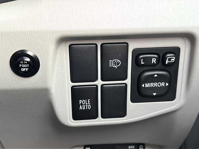 トヨタ プリウス S ツーリングセレクション 福岡県 2010(平22)年 5.4万km ホワイトパールクリスタルシャイン 純正ナビ/（AM/FM/CD/DVD/HDD/BT/ワンセグ）/ETC/バックカメラ/純正フロアマット/純正17インチアルミホイール/オートライト/フォグランプ/プッシュスタート/スマートキー/純正ドアバイザー/電動格納ミラー/ステアリングスイッチ/W+サイド+カーテンエアバッグ/アルミホイール付きスタッドレスタイヤ/保証書・取扱説明書・記録簿