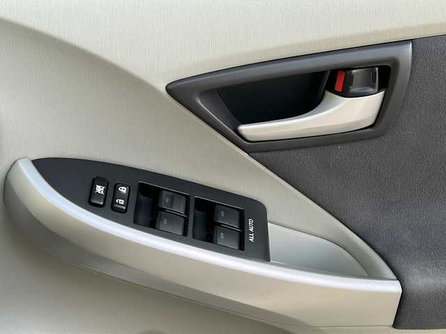 トヨタ プリウス S ツーリングセレクション 福岡県 2010(平22)年 5.4万km ホワイトパールクリスタルシャイン 純正ナビ/（AM/FM/CD/DVD/HDD/BT/ワンセグ）/ETC/バックカメラ/純正フロアマット/純正17インチアルミホイール/オートライト/フォグランプ/プッシュスタート/スマートキー/純正ドアバイザー/電動格納ミラー/ステアリングスイッチ/W+サイド+カーテンエアバッグ/アルミホイール付きスタッドレスタイヤ/保証書・取扱説明書・記録簿