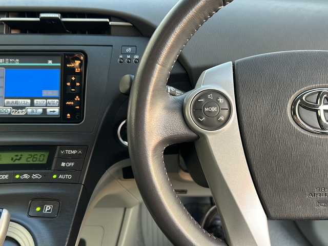 トヨタ プリウス S ツーリングセレクション 福岡県 2010(平22)年 5.4万km ホワイトパールクリスタルシャイン 純正ナビ/（AM/FM/CD/DVD/HDD/BT/ワンセグ）/ETC/バックカメラ/純正フロアマット/純正17インチアルミホイール/オートライト/フォグランプ/プッシュスタート/スマートキー/純正ドアバイザー/電動格納ミラー/ステアリングスイッチ/W+サイド+カーテンエアバッグ/アルミホイール付きスタッドレスタイヤ/保証書・取扱説明書・記録簿