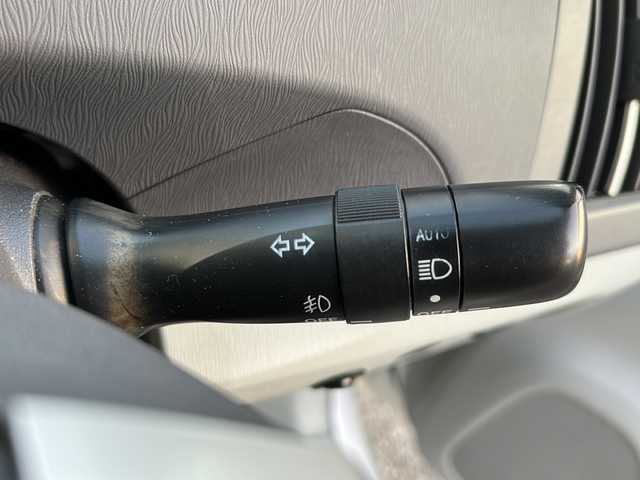 トヨタ プリウス S ツーリングセレクション 福岡県 2010(平22)年 5.4万km ホワイトパールクリスタルシャイン 純正ナビ/（AM/FM/CD/DVD/HDD/BT/ワンセグ）/ETC/バックカメラ/純正フロアマット/純正17インチアルミホイール/オートライト/フォグランプ/プッシュスタート/スマートキー/純正ドアバイザー/電動格納ミラー/ステアリングスイッチ/W+サイド+カーテンエアバッグ/アルミホイール付きスタッドレスタイヤ/保証書・取扱説明書・記録簿