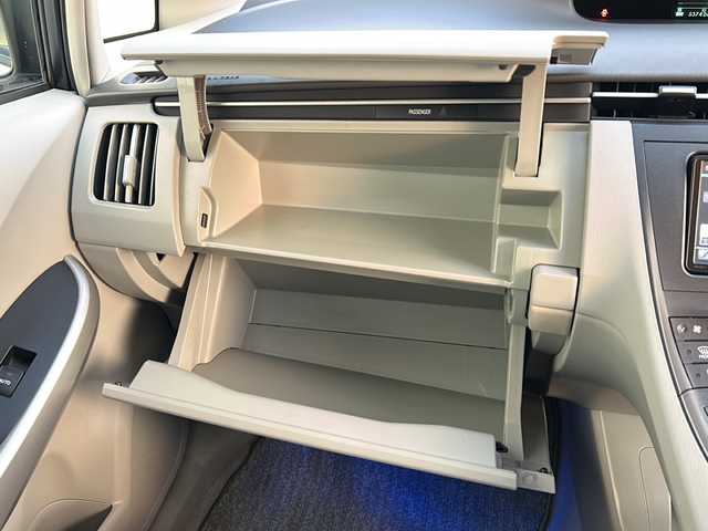 トヨタ プリウス S ツーリングセレクション 福岡県 2010(平22)年 5.4万km ホワイトパールクリスタルシャイン 純正ナビ/（AM/FM/CD/DVD/HDD/BT/ワンセグ）/ETC/バックカメラ/純正フロアマット/純正17インチアルミホイール/オートライト/フォグランプ/プッシュスタート/スマートキー/純正ドアバイザー/電動格納ミラー/ステアリングスイッチ/W+サイド+カーテンエアバッグ/アルミホイール付きスタッドレスタイヤ/保証書・取扱説明書・記録簿